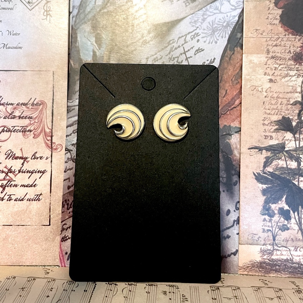 💫vintage cream swirl earrings